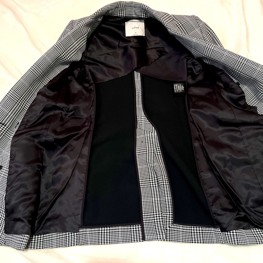 Aritiza blazer size 00
